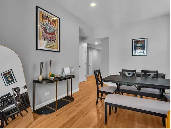 $4,300 | 448 North Aberdeen Street, Unit 2, Chicago, IL 60642