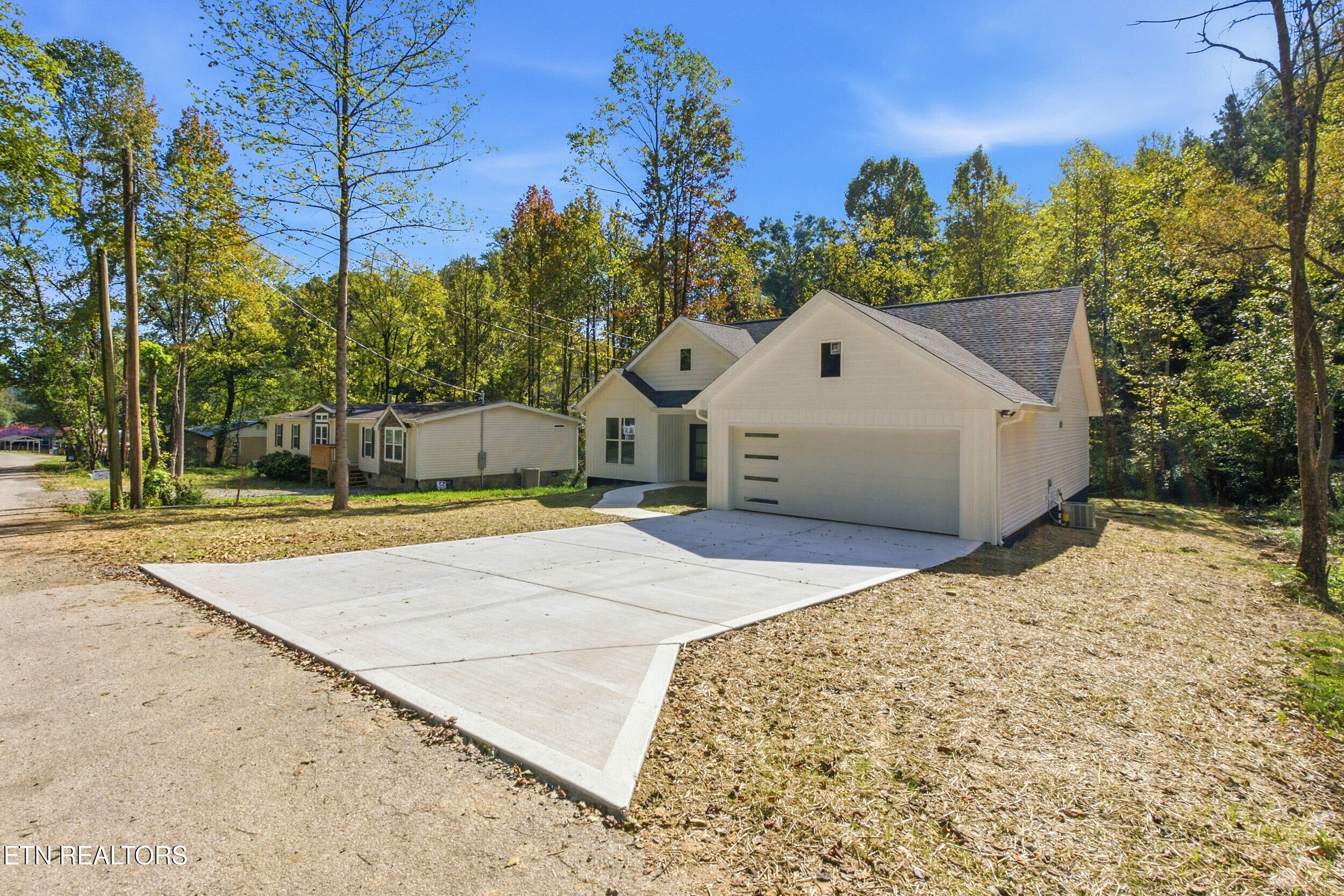 683 Hen Valley Road Oliver Springs, TN 37840 - Photo 5 of 38 IMG_3774