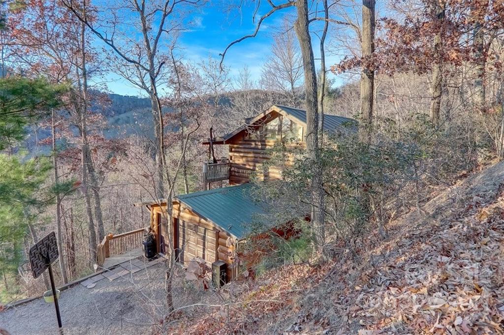 263 Summer Circle Clyde, NC 28721 - Photo 3 of 36 a backyard of a house with lots of green space