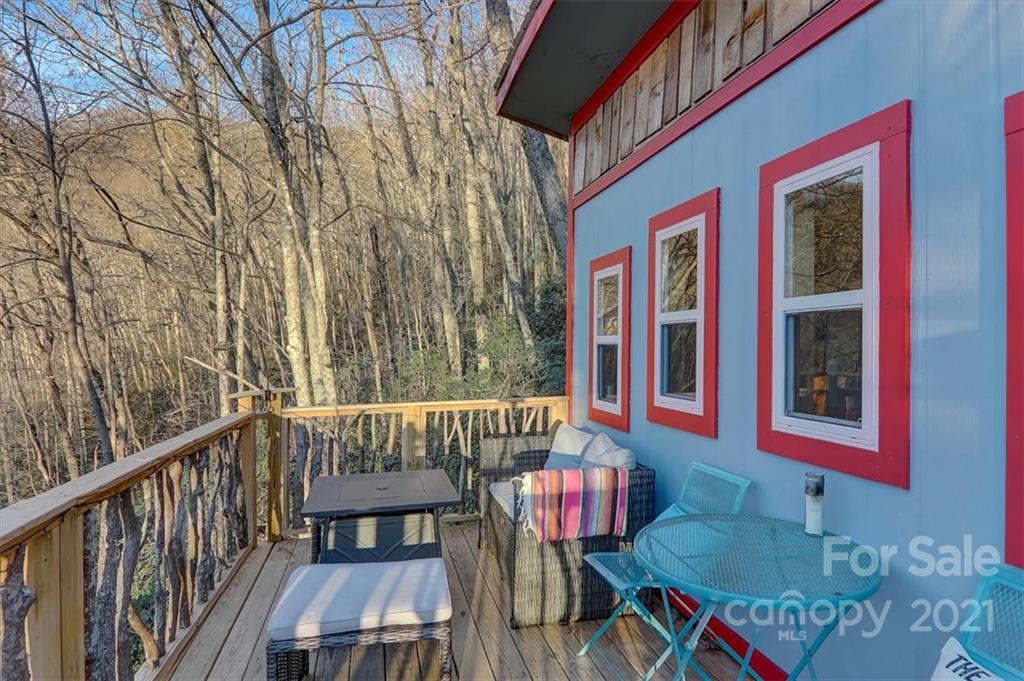 263 Summer Circle Clyde, NC 28721 - Photo 31 of 36 a view of a chairs and table in the balcony