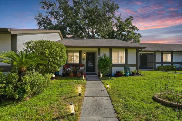$237,500 | 2948 Bancroft Circle East, Unit B, Palm Harbor, FL 34683