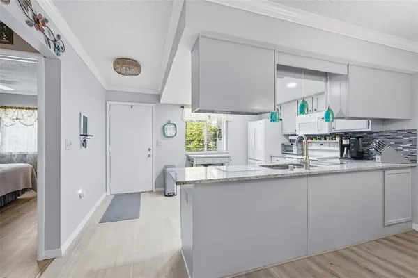 $237,500 | 2948 Bancroft Circle East, Unit B, Palm Harbor, FL 34683