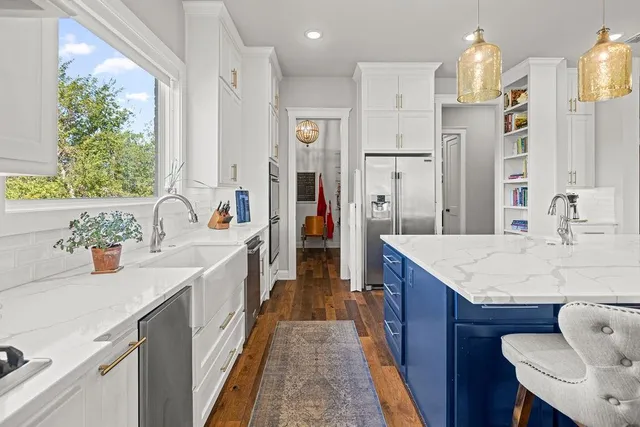 $820,000 | 733 Coyote Creek Drive, Gordonville, TX 76245