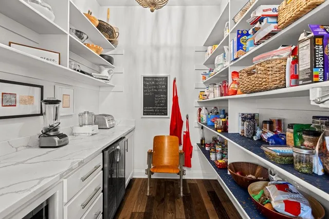 $820,000 | 733 Coyote Creek Drive, Gordonville, TX 76245