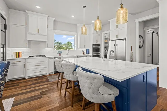 $820,000 | 733 Coyote Creek Drive, Gordonville, TX 76245