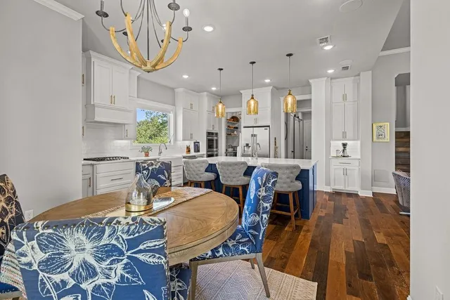 $820,000 | 733 Coyote Creek Drive, Gordonville, TX 76245