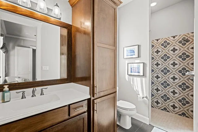 $820,000 | 733 Coyote Creek Drive, Gordonville, TX 76245