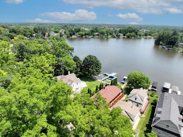 $479,900 | 142 Riverside Drive, Waterford, WI 53185