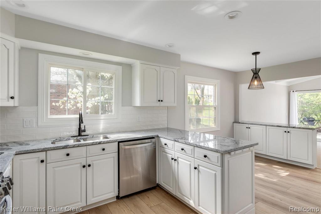332 Lake Forest Road Rochester Hills, MI 48309 - Photo 21 of 48