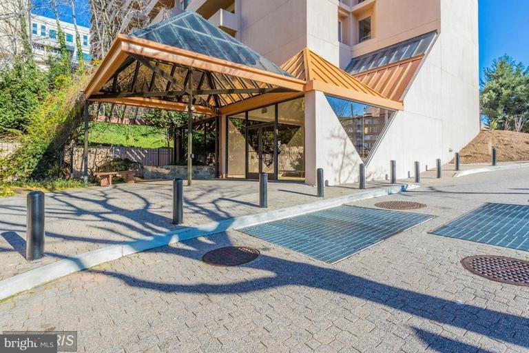 1301 North Courthouse Road, Unit 1109 Arlington, VA 22201 - Photo 2 of 20