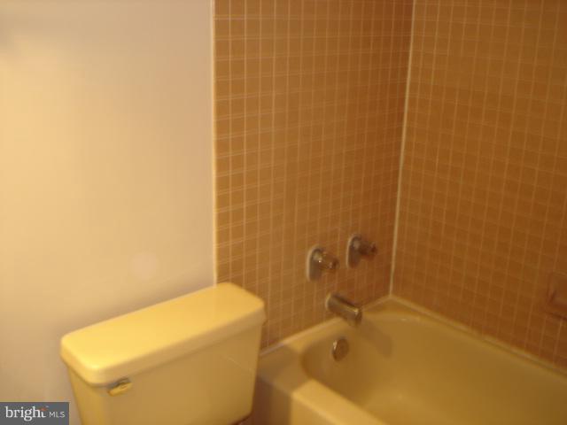 1301 North Courthouse Road, Unit 1109 Arlington, VA 22201 - Photo 19 of 20 a bathroom with a bathtub
