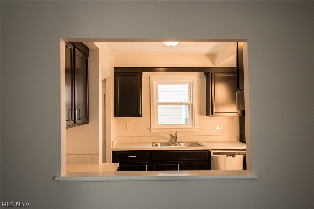 4114 Wilmington Road Cleveland, OH 44121 - Photo 11 of 34