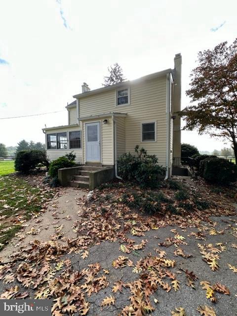 21800 Peach Tree Road Dickerson, MD 20842 - Photo 16 of 18 a backyard of a house with lots of green space