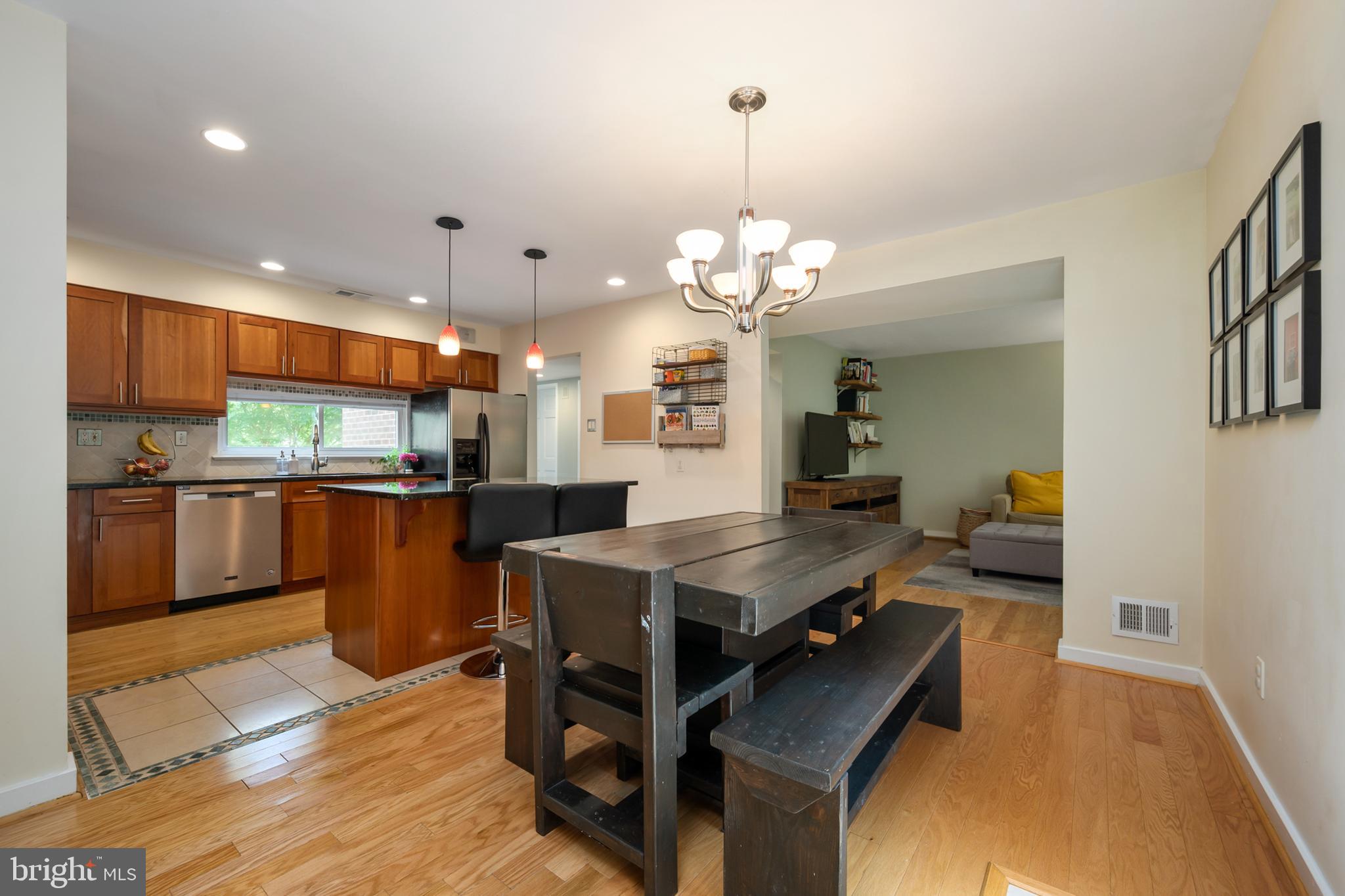 11720 Indian Ridge Road Reston, VA 20191 - Photo 11 of 68 Dining area