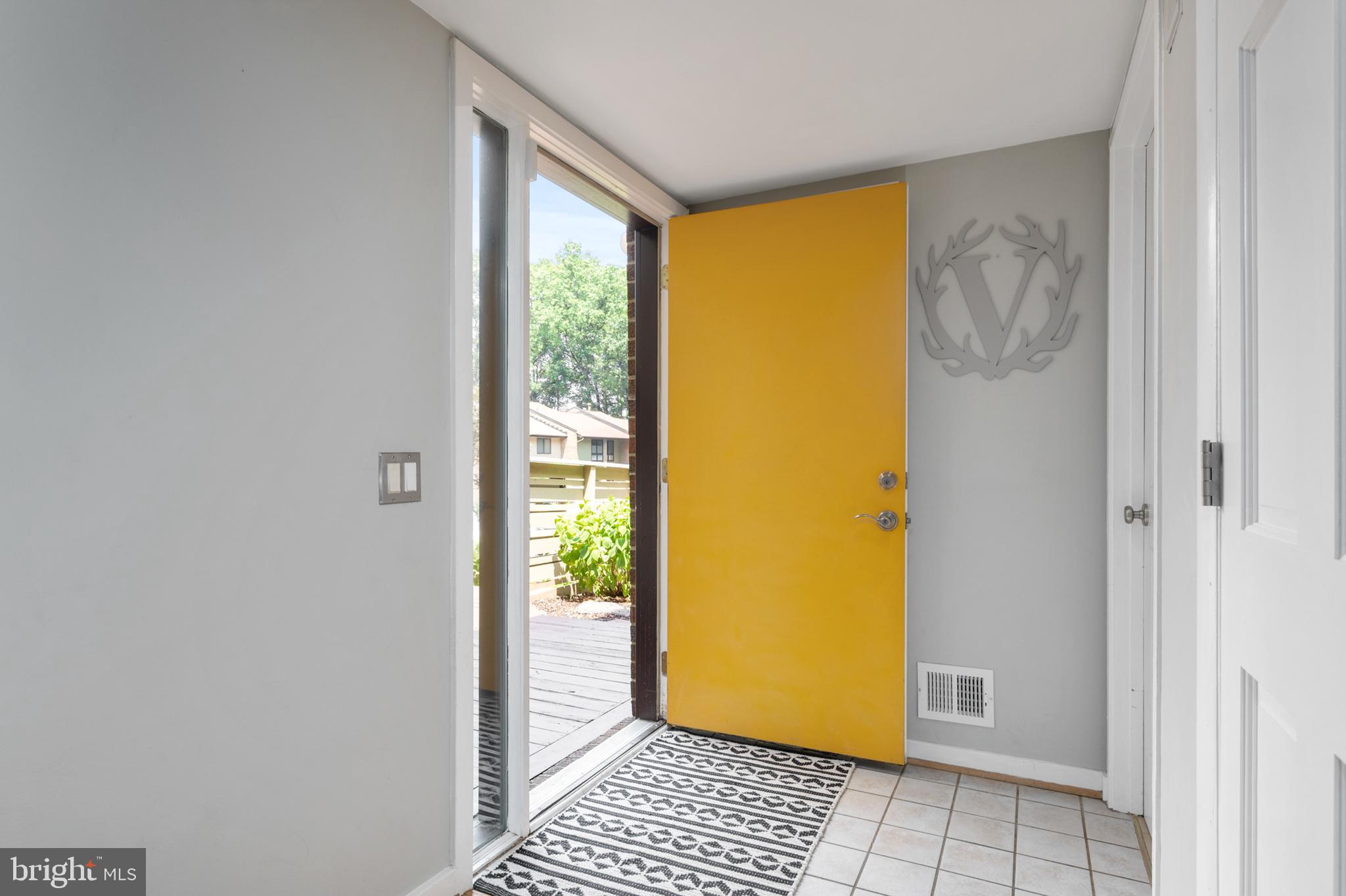 11720 Indian Ridge Road Reston, VA 20191 - Photo 3 of 68 Large entry foyer
