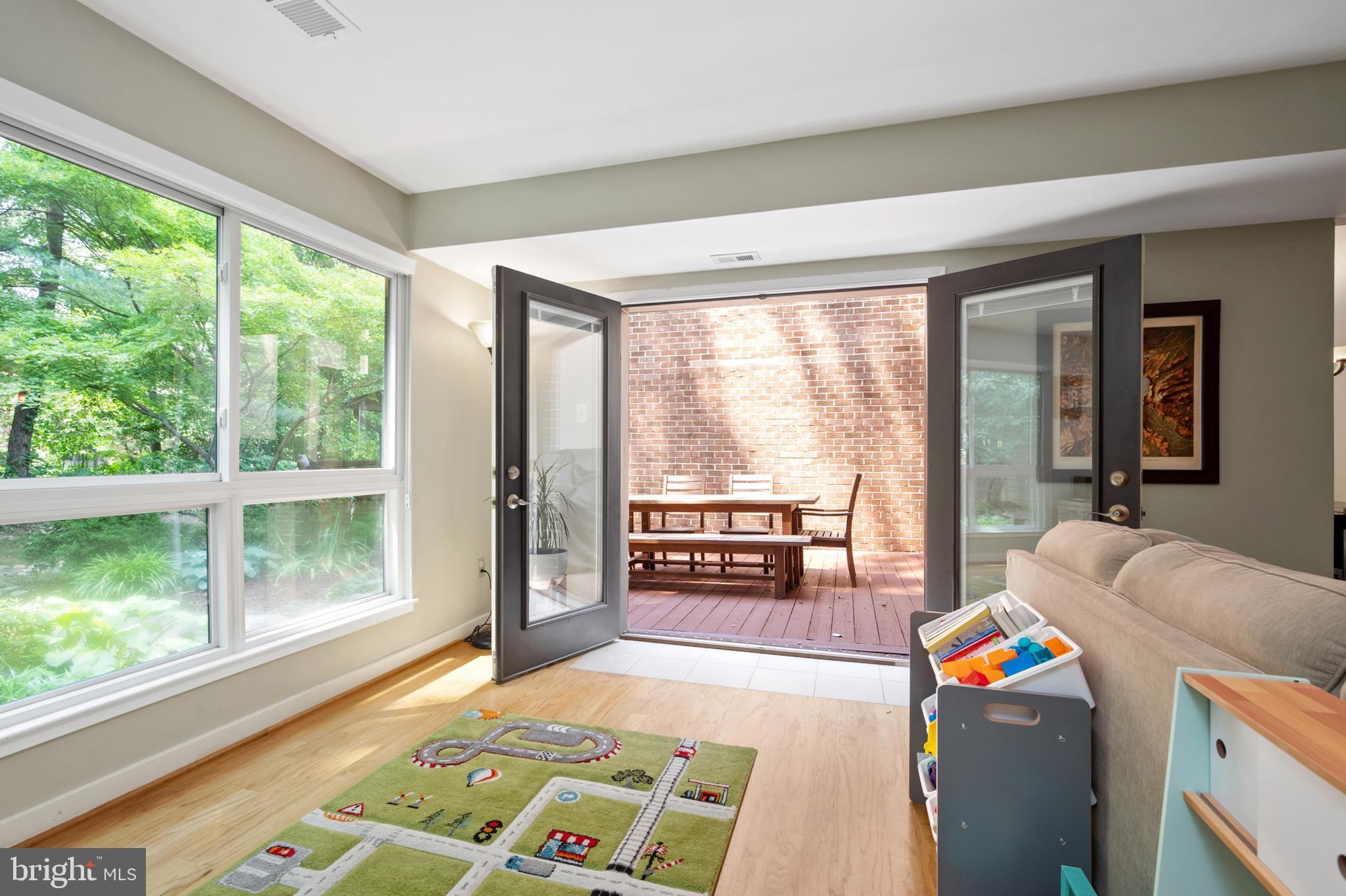 11720 Indian Ridge Road Reston, VA 20191 - Photo 22 of 68 Wall of windows