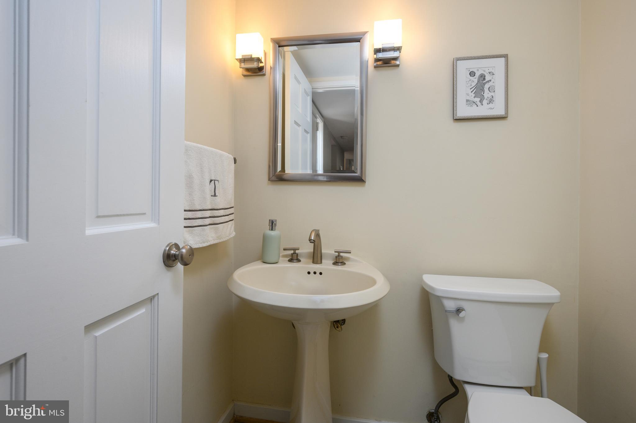 11720 Indian Ridge Road Reston, VA 20191 - Photo 25 of 68 Main level half bath