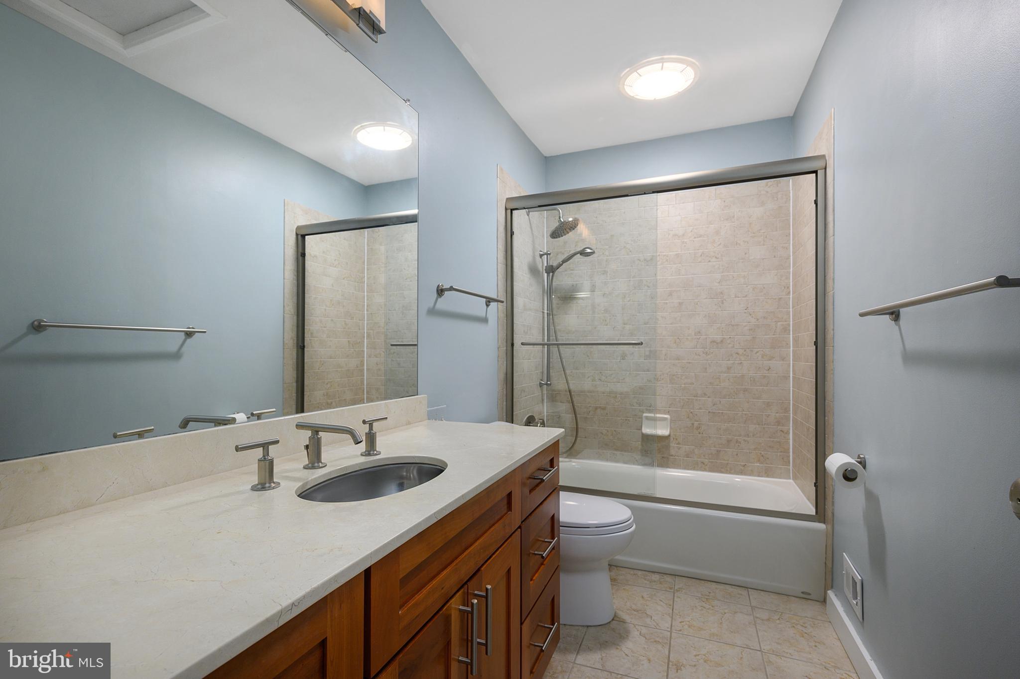 11720 Indian Ridge Road Reston, VA 20191 - Photo 33 of 68 Primary en suite bath with large vanity