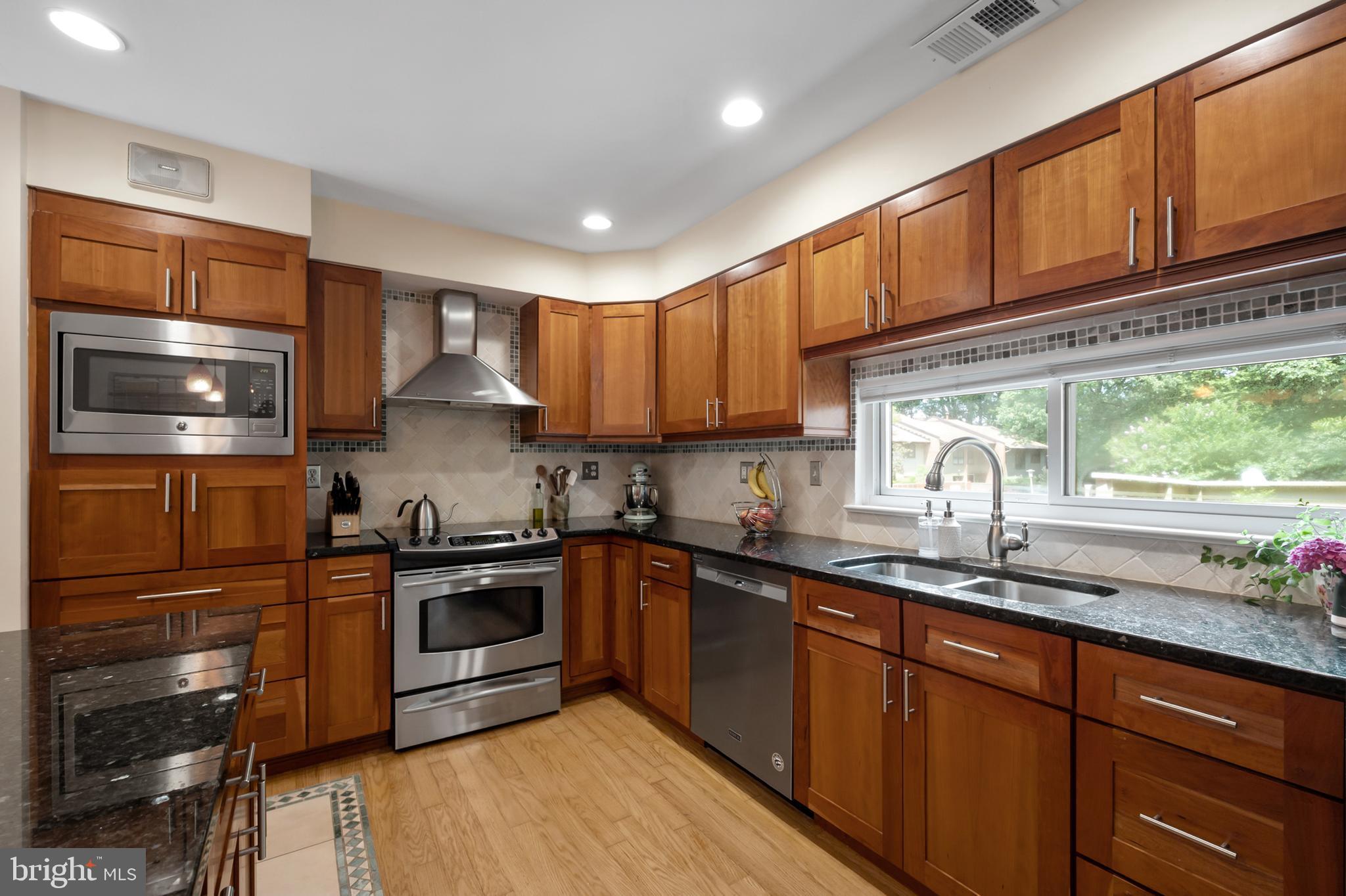 11720 Indian Ridge Road Reston, VA 20191 - Photo 7 of 68 Bright and open