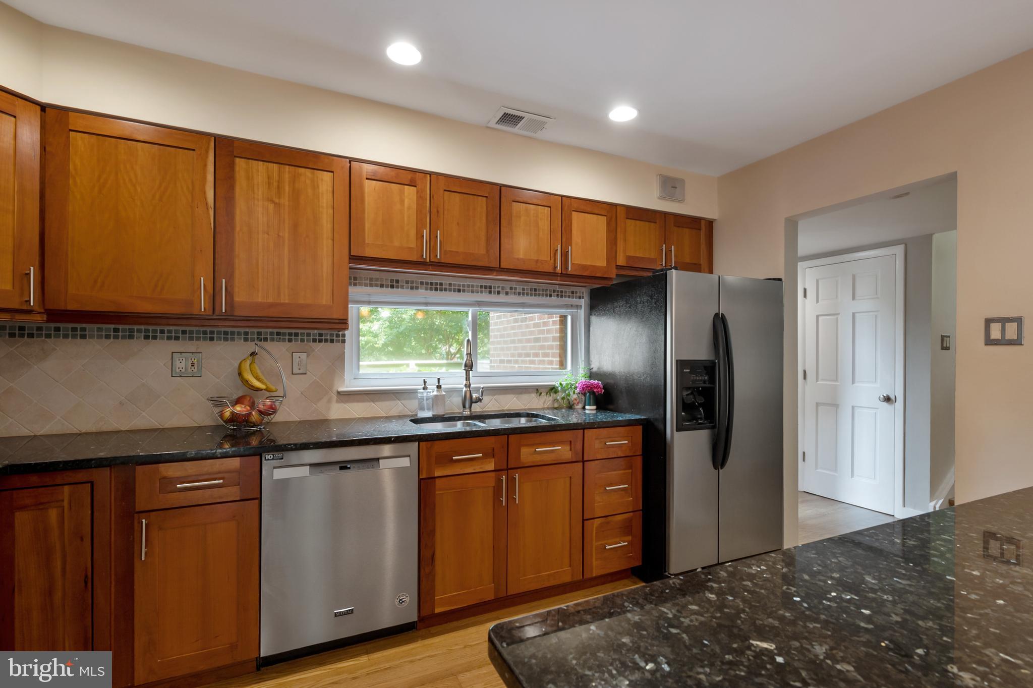 11720 Indian Ridge Road Reston, VA 20191 - Photo 9 of 68