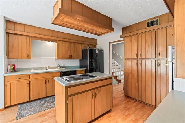 $265,000 | 3407 Birchwood Drive, Kansas City, MO 64137