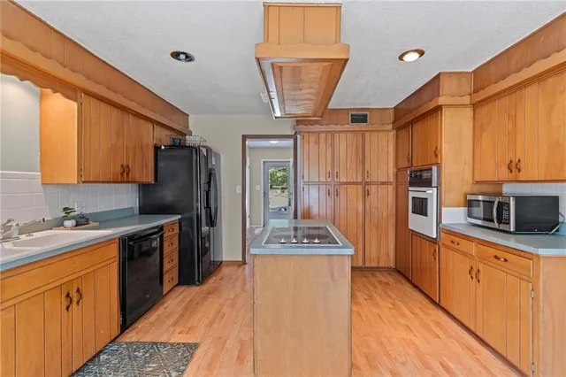 $265,000 | 3407 Birchwood Drive, Kansas City, MO 64137