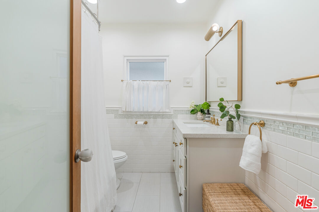 239 North Everett Street Glendale, CA 91206 - Photo 16 of 26