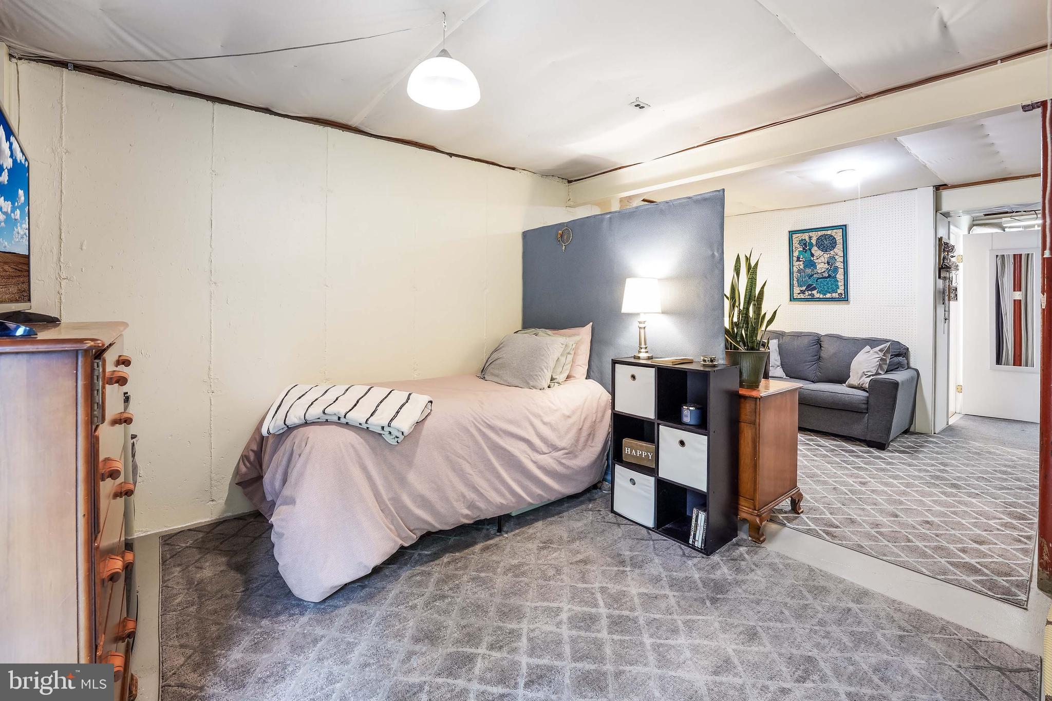 6250 Hillside Road Springfield, VA 22152 - Photo 19 of 27 Guestroom