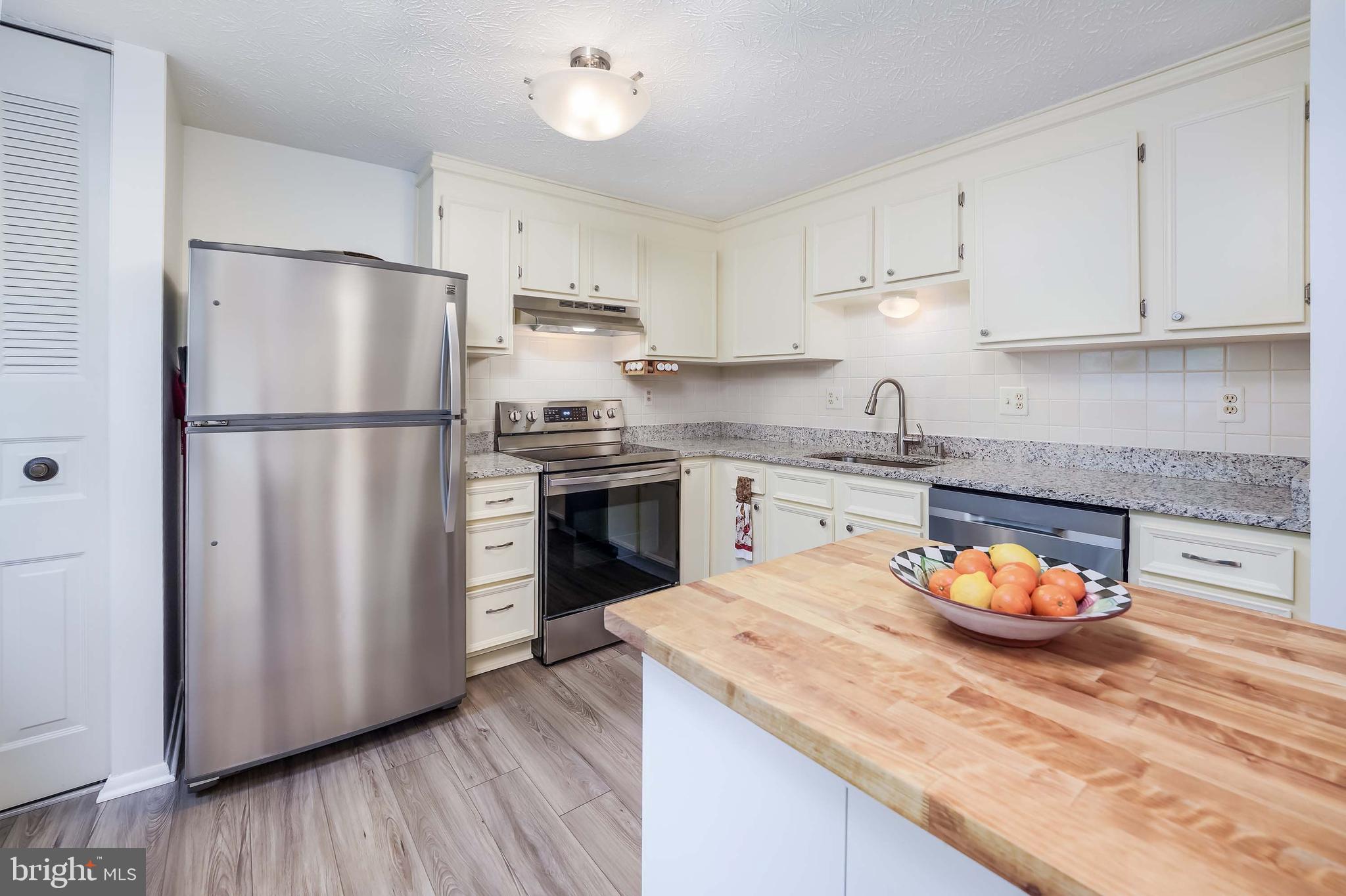 6250 Hillside Road Springfield, VA 22152 - Photo 3 of 27 Recently remodeled kitchen