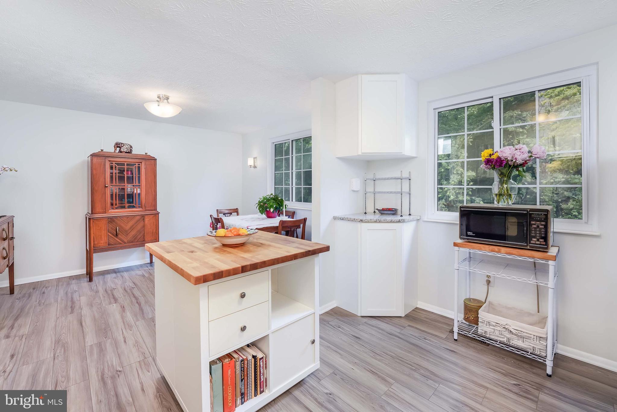 6250 Hillside Road Springfield, VA 22152 - Photo 6 of 27 Custom corner cabinet