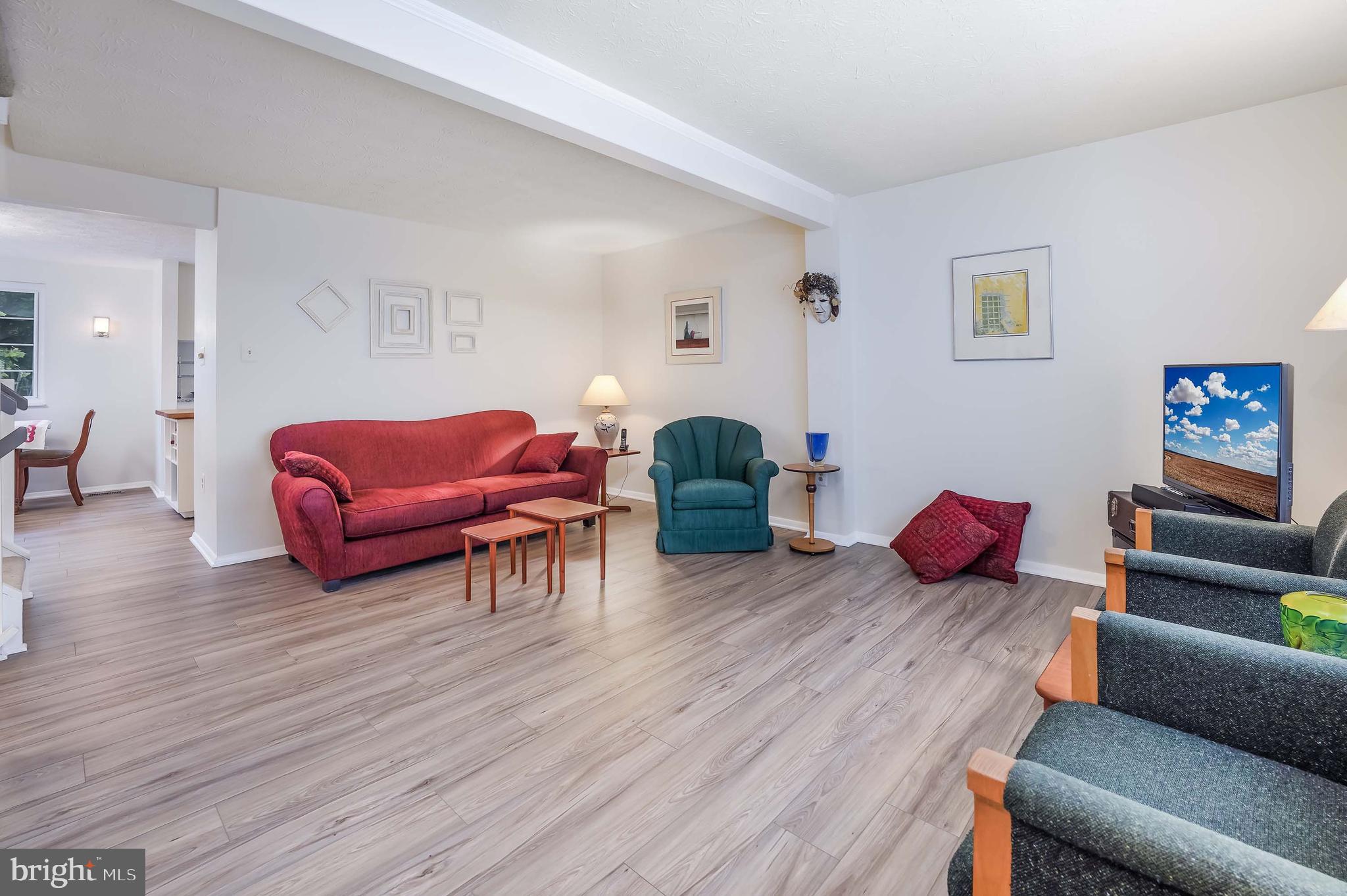 6250 Hillside Road Springfield, VA 22152 - Photo 7 of 27 Welcoming living room