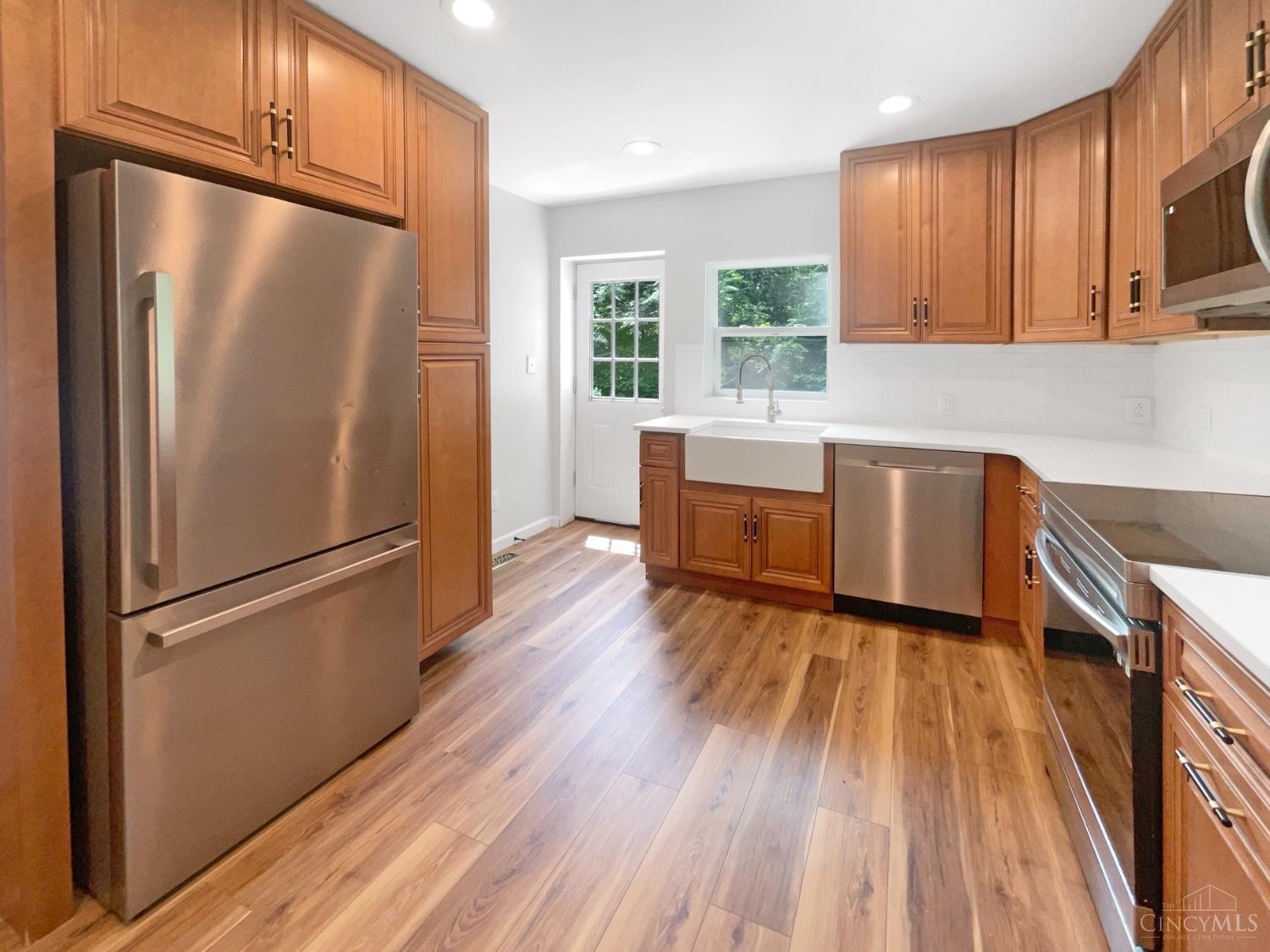 155 Bonham Road Cincinnati, OH 45215 - Photo 10 of 30