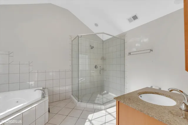 $575,000 | 23974 North Overhill Drive, Lake Zurich, IL 60047