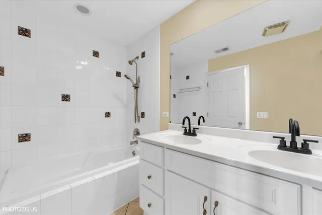 $575,000 | 23974 North Overhill Drive, Lake Zurich, IL 60047