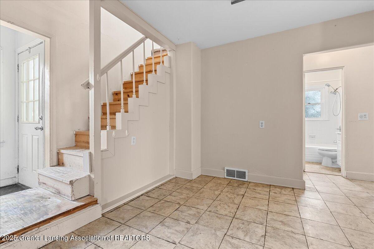 629 East Cavanaugh Road Lansing, MI 48910 - Photo 9 of 32 08-Media Jett - 05