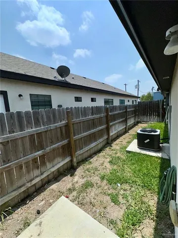 $1,000 | 1227 White Oak Drive, Unit 2, Edinburg, TX 78541
