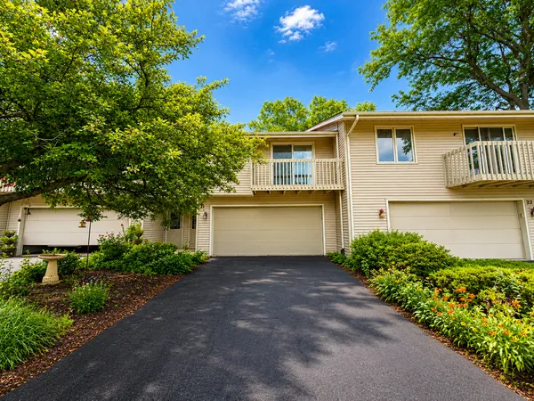 $179,900 | 4685 High Point Drive, Unit 21, Rockford, IL 61114