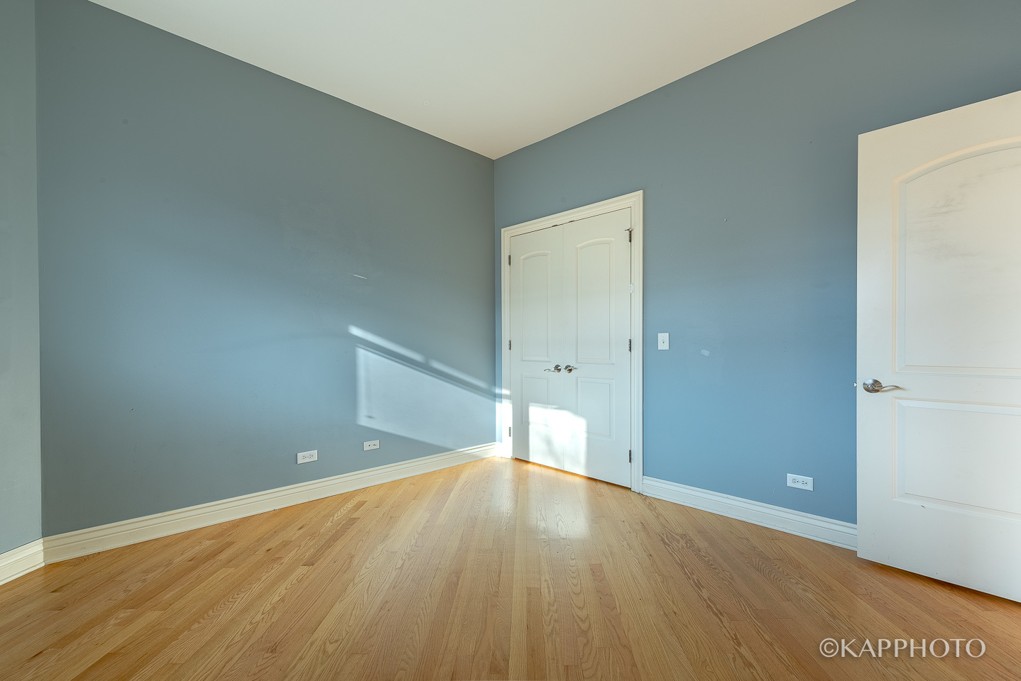 35 South Racine Avenue, Unit 2SE Chicago, IL 60607 - Photo 15 of 27 a view of empty room with wooden floor