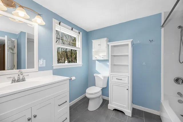 $638,000 | 25 Robinhood Road, Nashua, NH 03062