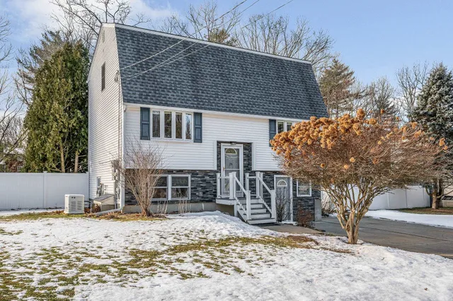 $638,000 | 25 Robinhood Road, Nashua, NH 03062