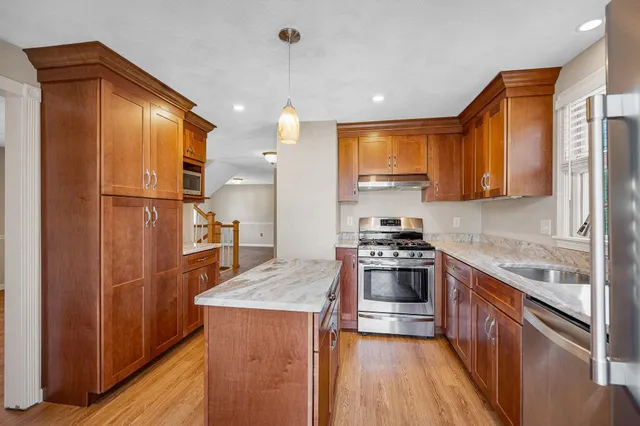 $638,000 | 25 Robinhood Road, Nashua, NH 03062