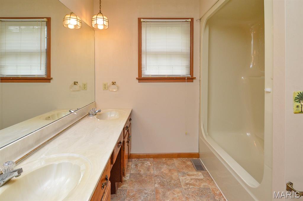 2139 Muren Boulevard Belleville, IL 62221 - Photo 20 of 30