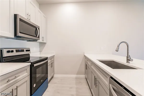 $2,000 | 925 Southeast 14th Street, Cape Coral, FL 33990