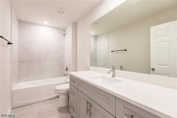 $2,000 | 925 Southeast 14th Street, Cape Coral, FL 33990