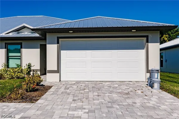 $2,000 | 925 Southeast 14th Street, Cape Coral, FL 33990