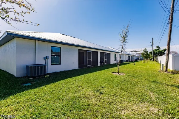 $2,000 | 925 Southeast 14th Street, Cape Coral, FL 33990