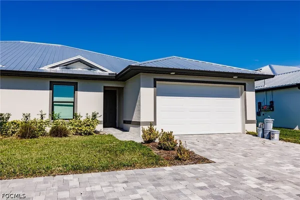 $2,000 | 925 Southeast 14th Street, Cape Coral, FL 33990