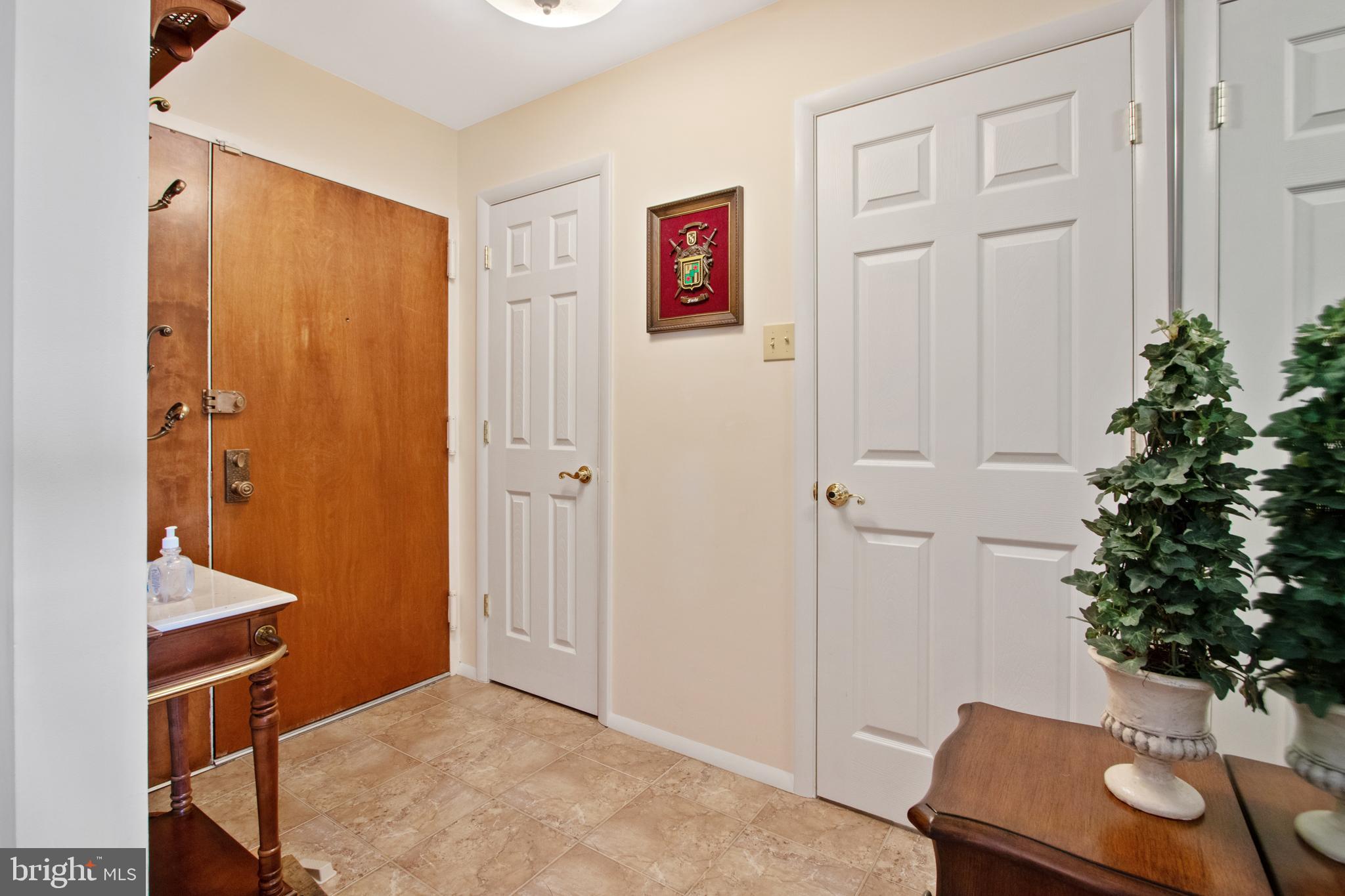 5100 Convent Lane, Unit 604 Philadelphia, PA 19114 - Photo 3 of 30 Foyer
