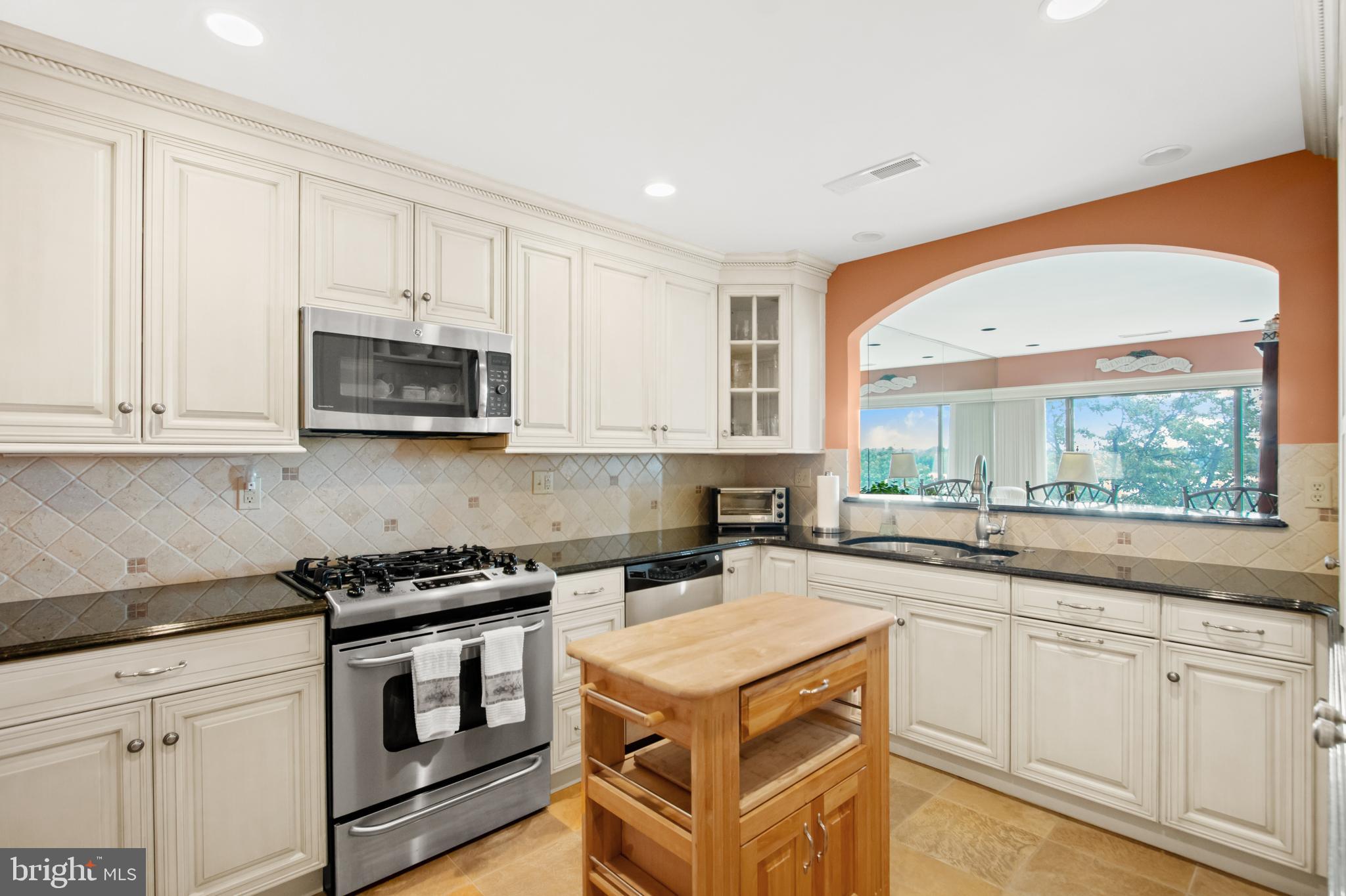 5100 Convent Lane, Unit 604 Philadelphia, PA 19114 - Photo 7 of 30 Kitchen