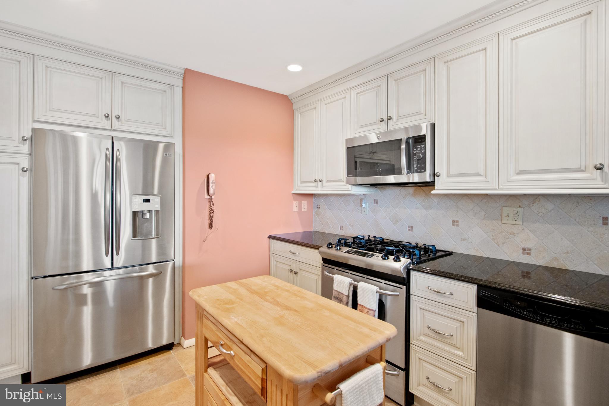 5100 Convent Lane, Unit 604 Philadelphia, PA 19114 - Photo 9 of 30 Kitchen